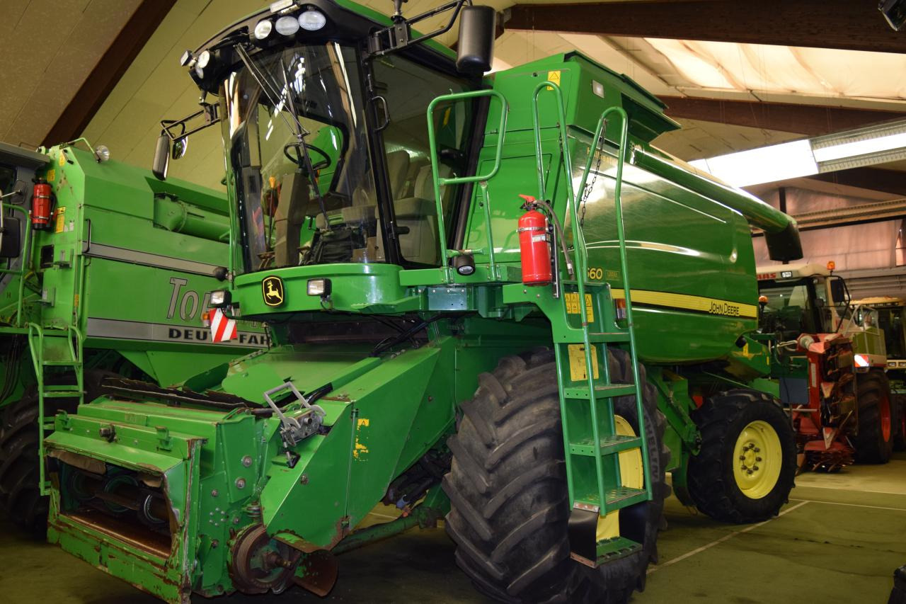 John Deere T 660 HM - Kombájn: 1 kép. John Deere T 660 HM - Kombájn: 1 kép.