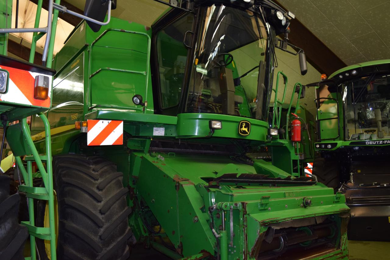 John Deere T 660 HM - Kombájn: 2 kép. John Deere T 660 HM - Kombájn: 2 kép.