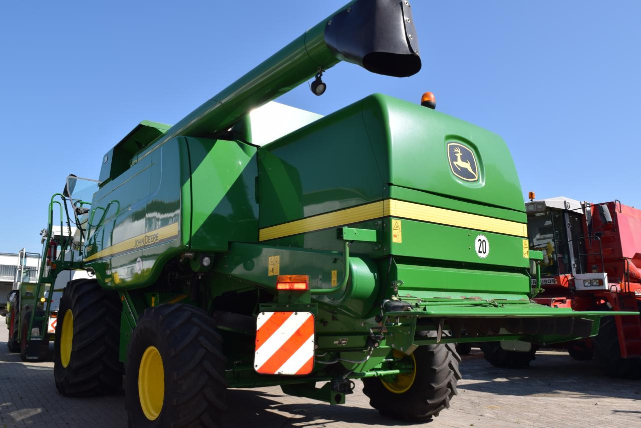 John Deere W 650 - Kombájn: 4 kép. John Deere W 650 - Kombájn: 4 kép.