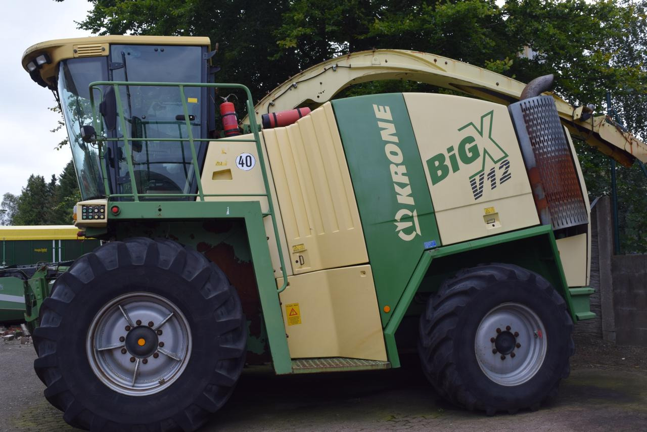 Krone BIG X V12 - Önjáró szecskázógép: 2 kép. Krone BIG X V12 - Önjáró szecskázógép: 2 kép.