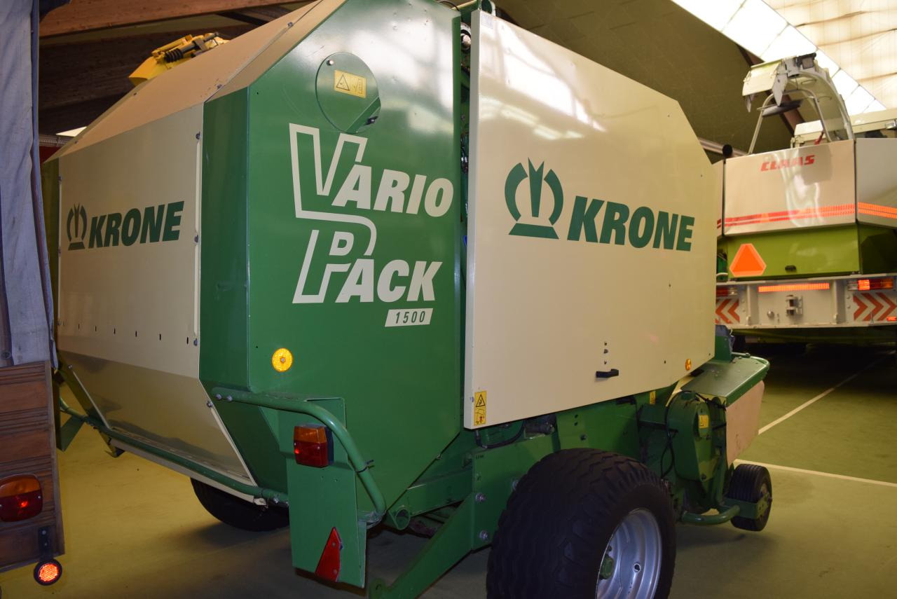 Krone Vario Pack 1500 - Bálázó: 5 kép. Krone Vario Pack 1500 - Bálázó: 5 kép.