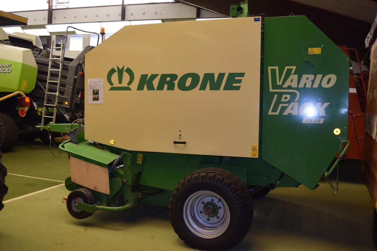 Krone Vario Pack 1500 - Bálázó: 2 kép. Krone Vario Pack 1500 - Bálázó: 2 kép.