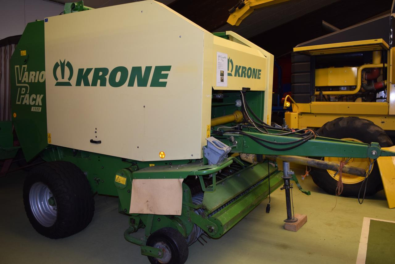 Krone Vario Pack 1500 - Bálázó: 1 kép. Krone Vario Pack 1500 - Bálázó: 1 kép.