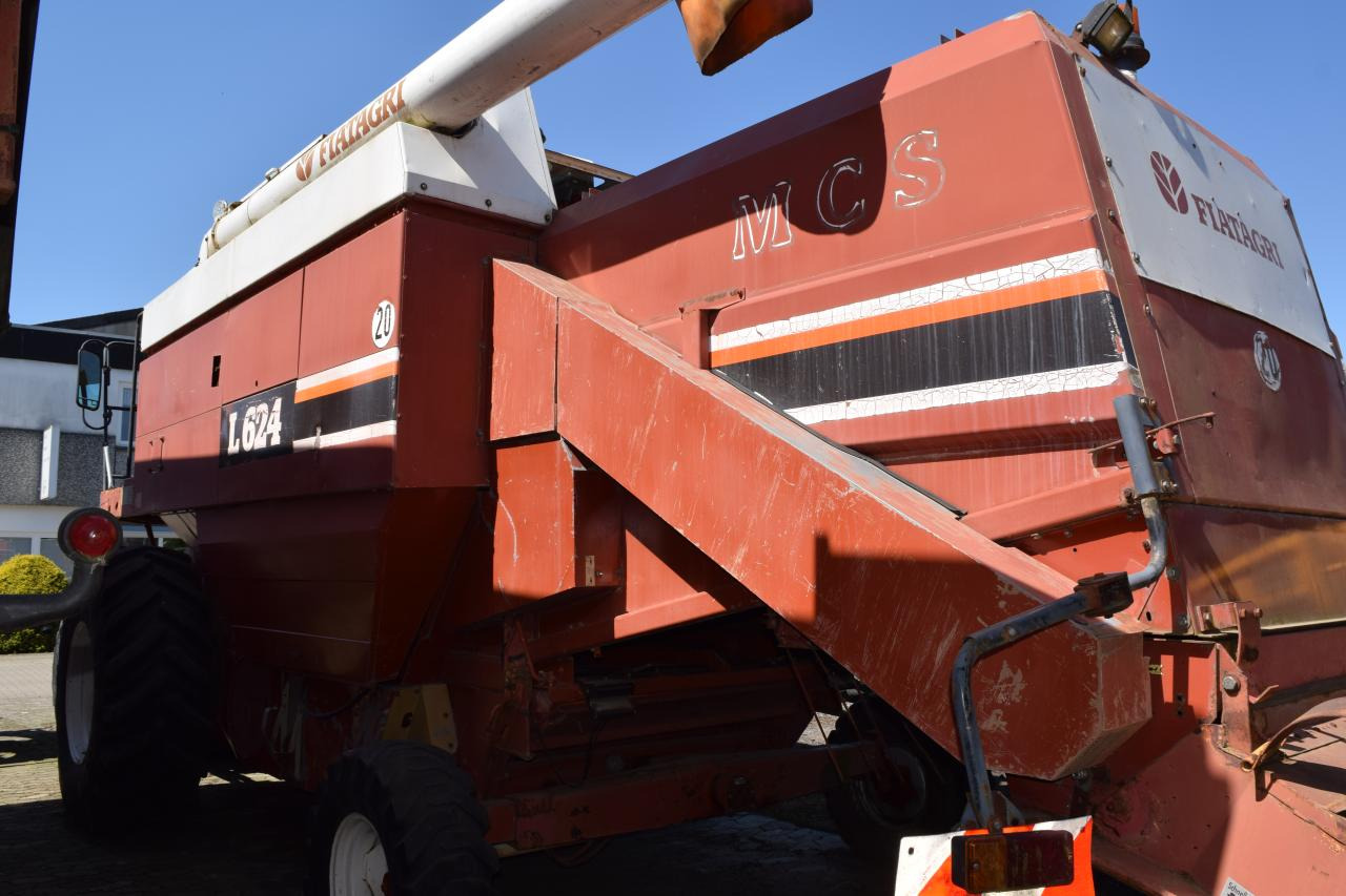 Laverda L624 - Kombájn: 4 kép. Laverda L624 - Kombájn: 4 kép.