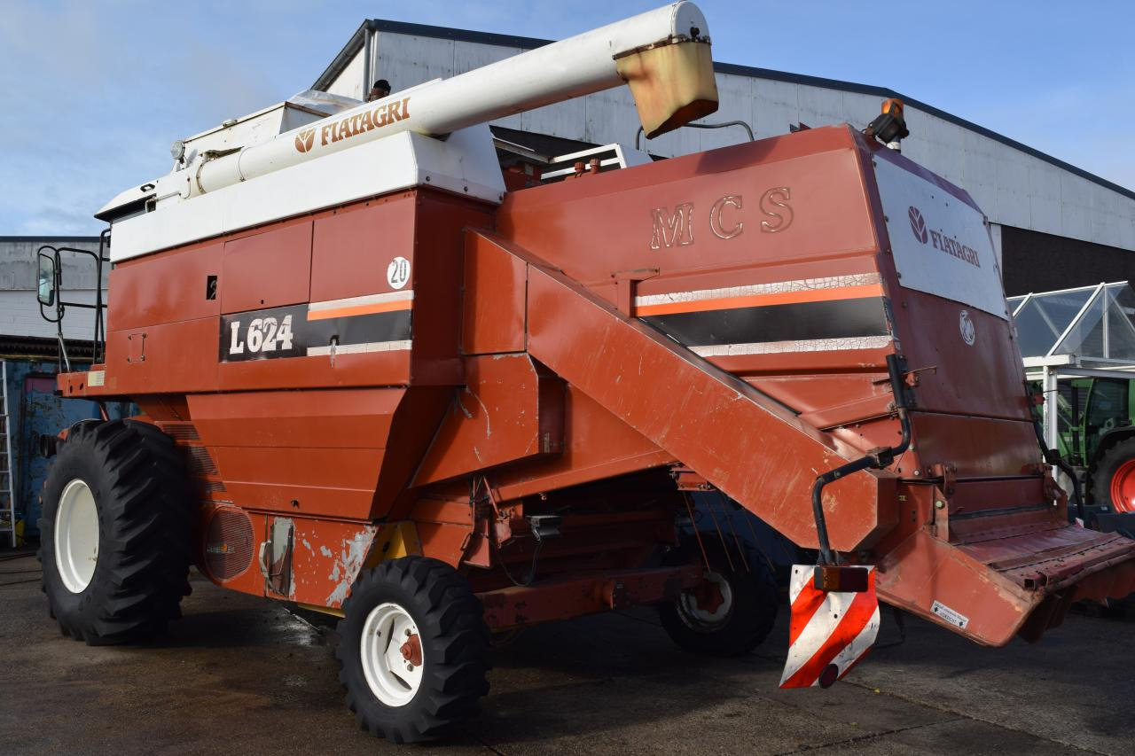 Laverda L624 - Kombájn: 5 kép. Laverda L624 - Kombájn: 5 kép.