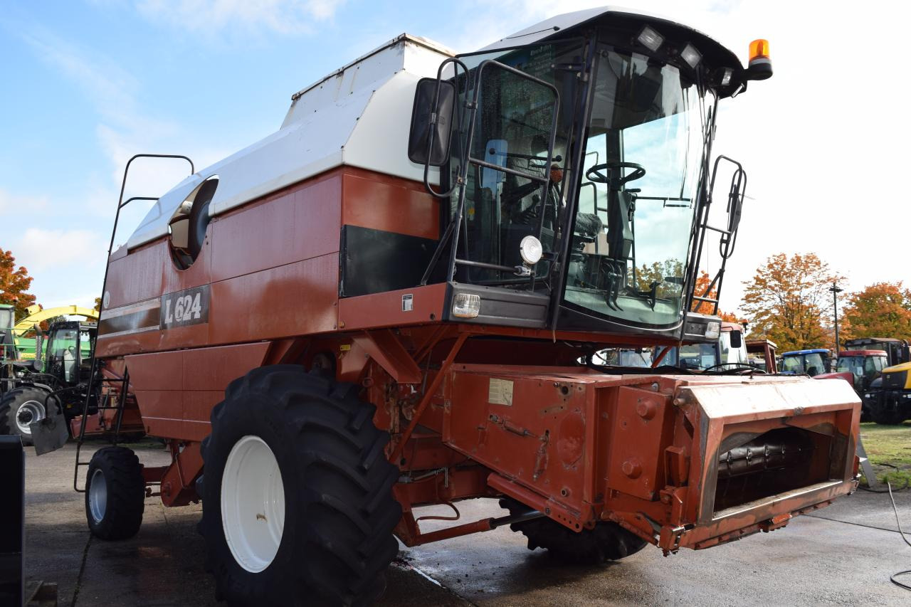 Laverda L624 - Kombájn: 4 kép. Laverda L624 - Kombájn: 4 kép.