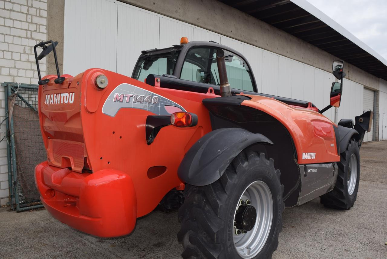Manitou MT1440 - Teleszkópos rakodó: 5 kép. Manitou MT1440 - Teleszkópos rakodó: 5 kép.