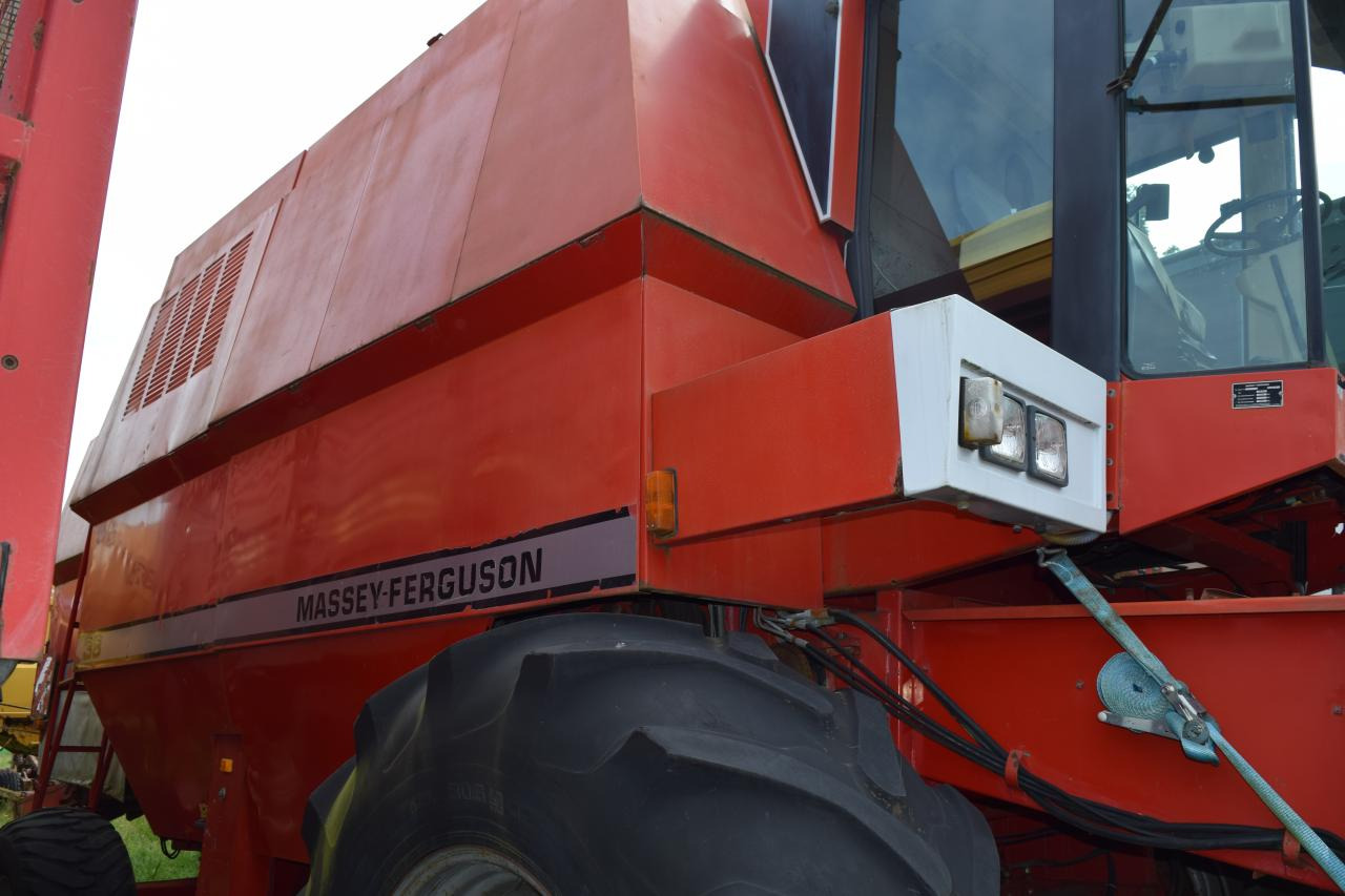Massey Ferguson MF 38 - Kombájn: 3 kép. Massey Ferguson MF 38 - Kombájn: 3 kép.