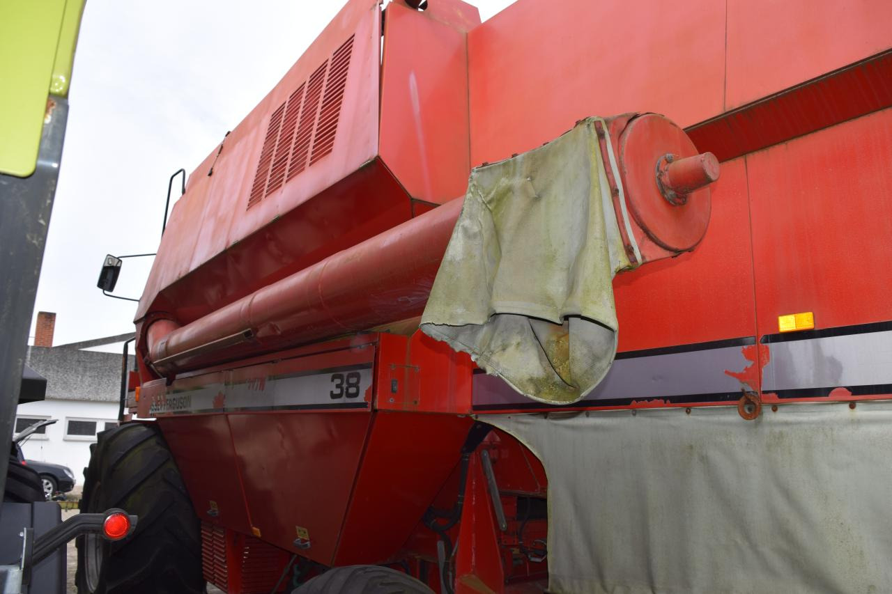 Massey Ferguson MF 38 - Kombájn: 5 kép. Massey Ferguson MF 38 - Kombájn: 5 kép.