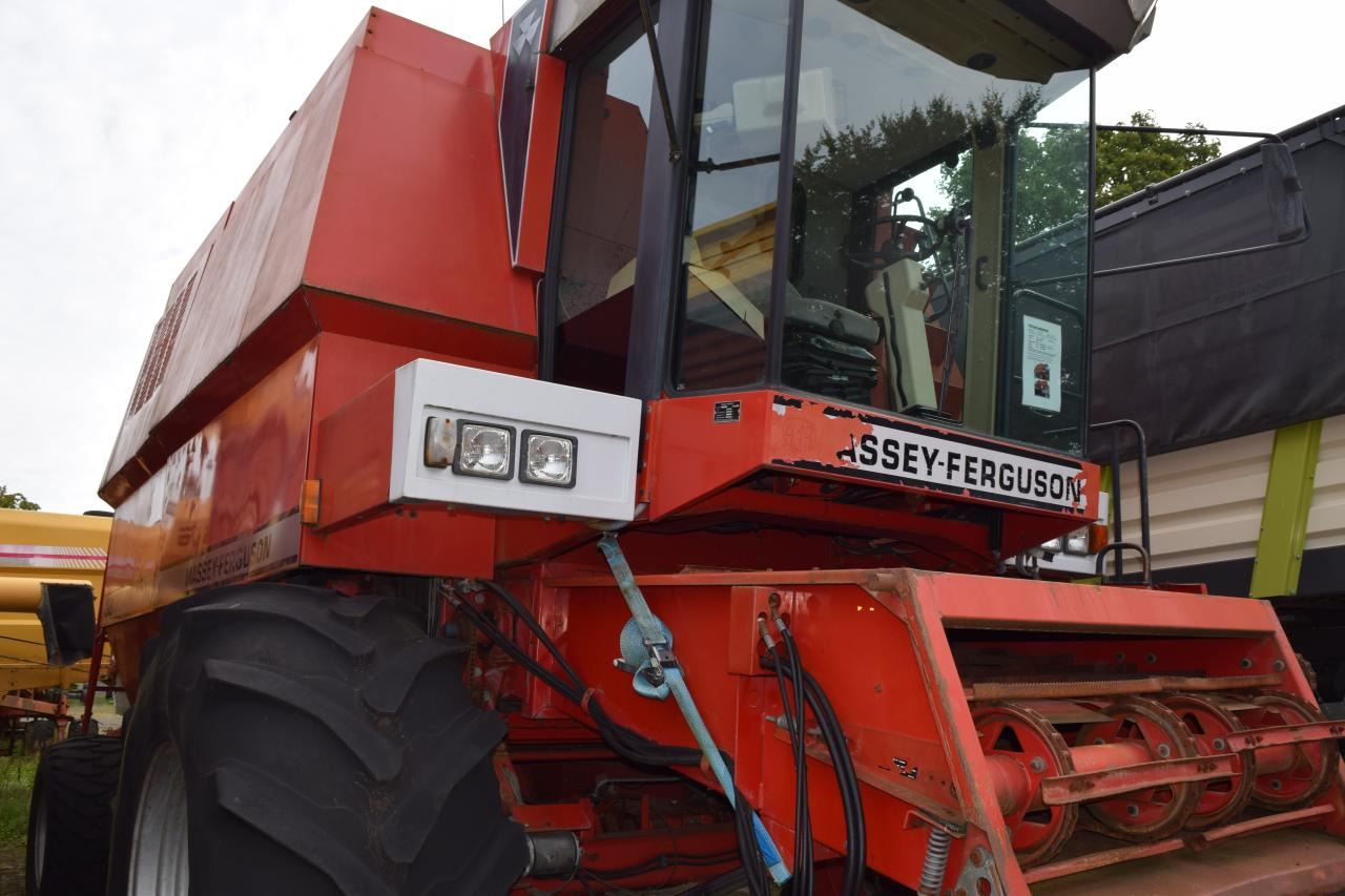 Massey Ferguson MF 38 - Kombájn: 2 kép. Massey Ferguson MF 38 - Kombájn: 2 kép.