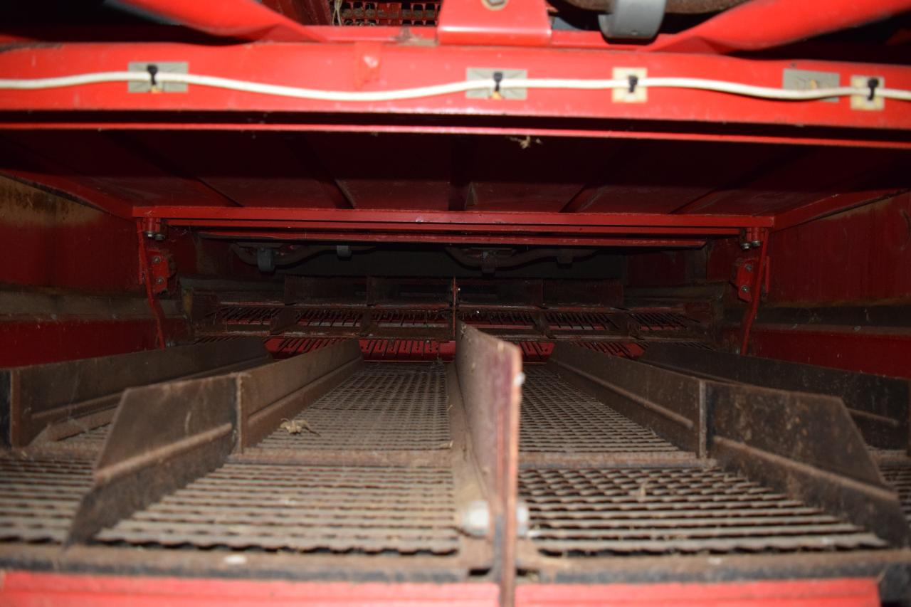 Massey Ferguson MF 40 RS - Kombájn: 4 kép. Massey Ferguson MF 40 RS - Kombájn: 4 kép.