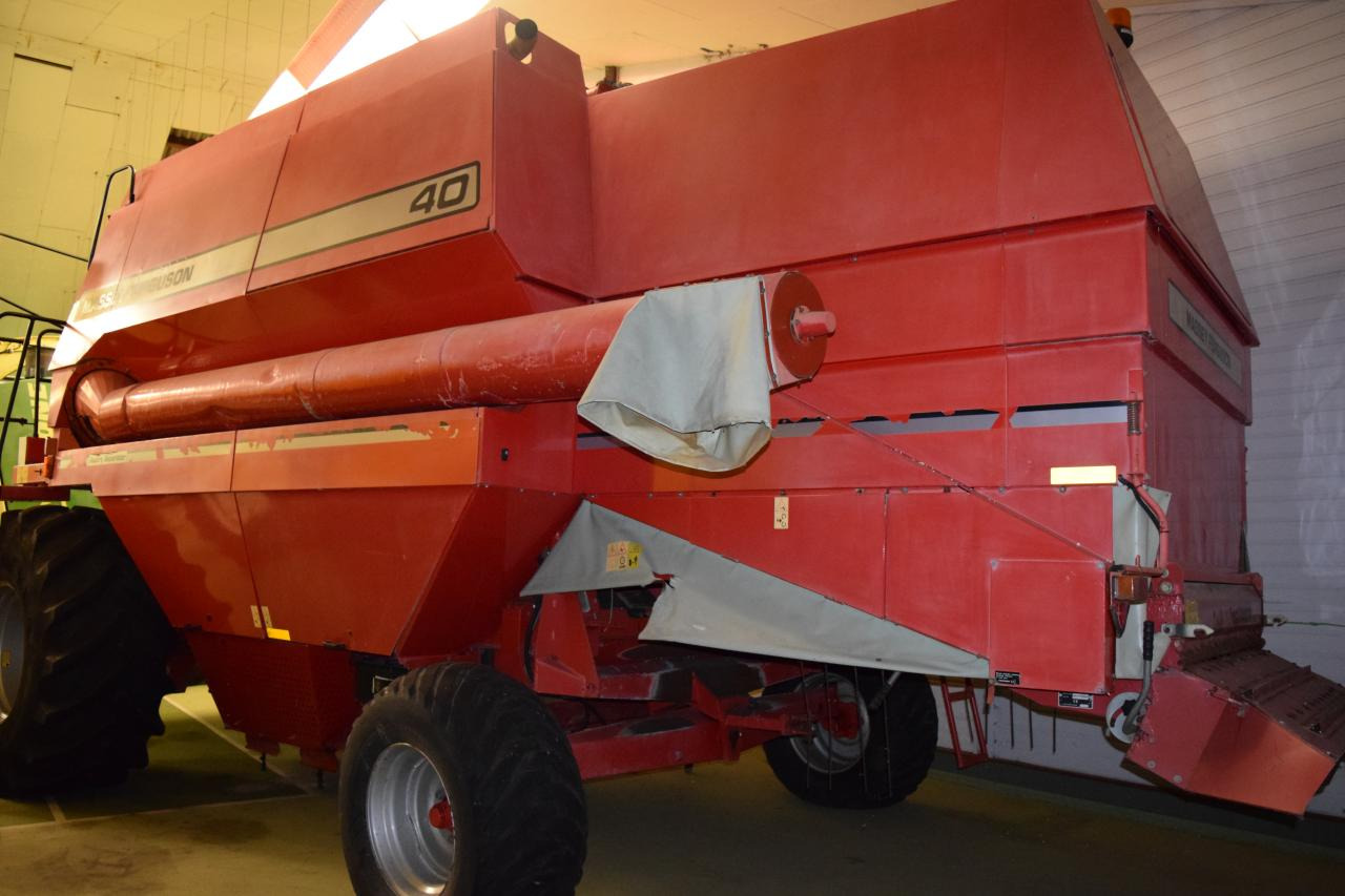 Massey Ferguson MF 40 RS - Kombájn: 3 kép. Massey Ferguson MF 40 RS - Kombájn: 3 kép.