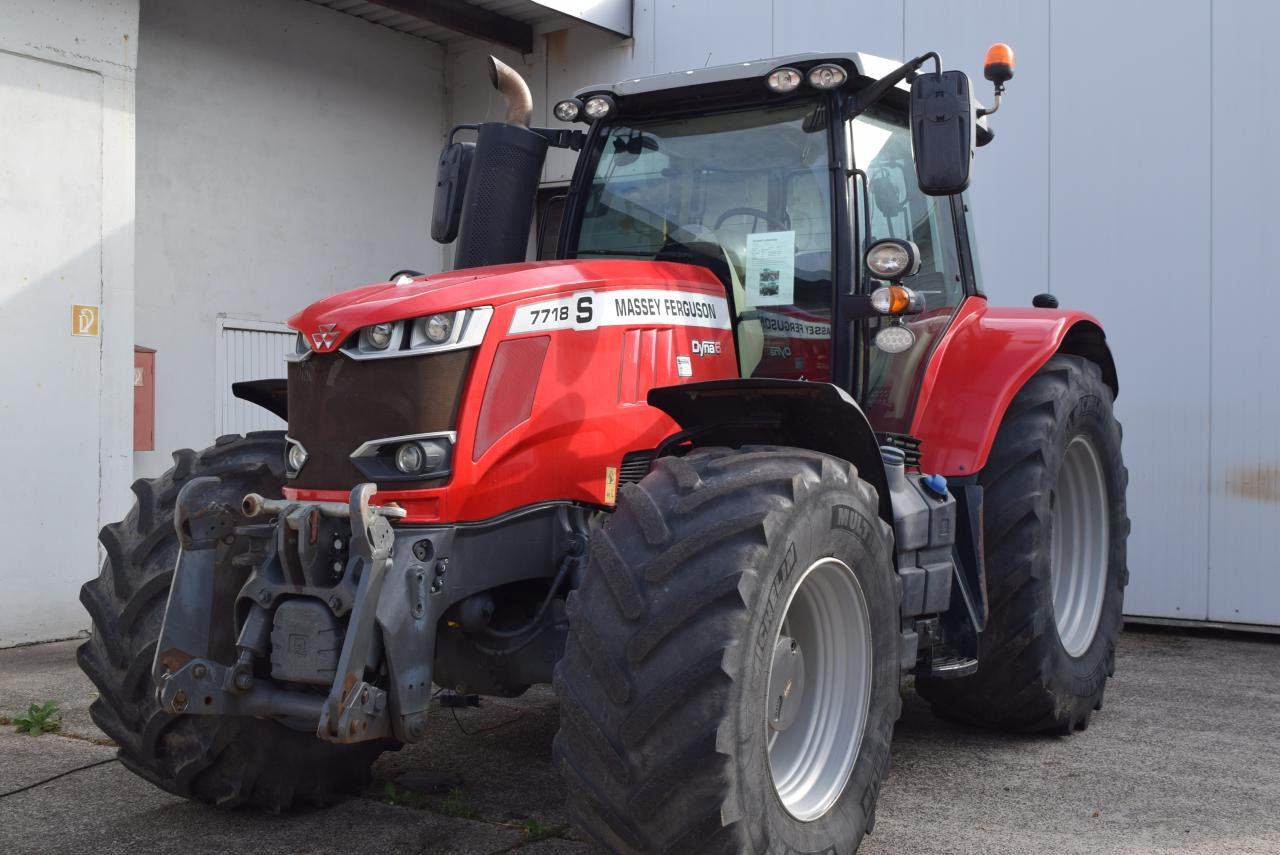 Massey Ferguson MF 7718 S Dyna 6 - Traktor: 2 kép. Massey Ferguson MF 7718 S Dyna 6 - Traktor: 2 kép.