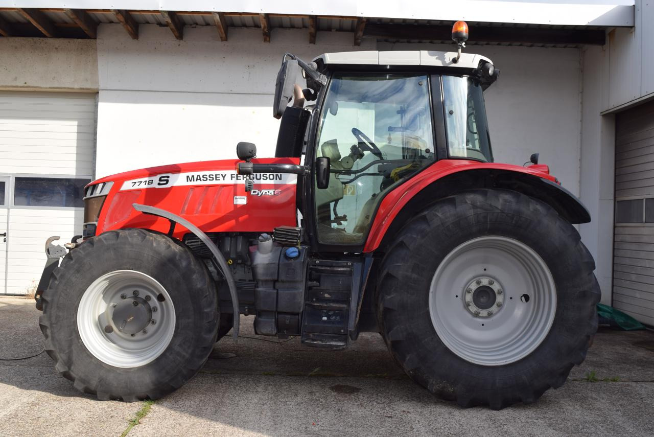 Massey Ferguson MF 7718 S Dyna 6 - Traktor: 3 kép. Massey Ferguson MF 7718 S Dyna 6 - Traktor: 3 kép.