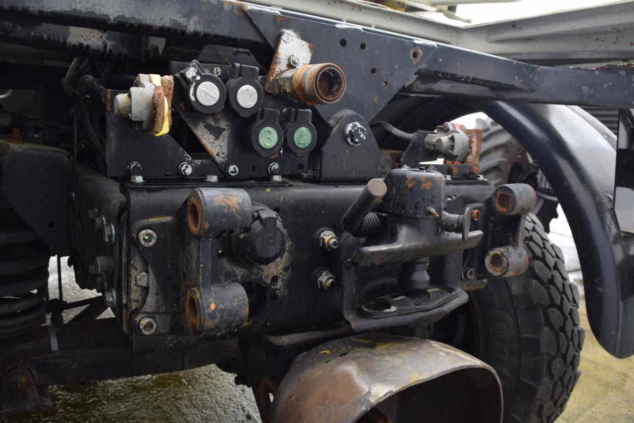 Mercedes-Benz U 90 - Billenőplatós teherautó: 4 kép. Mercedes-Benz U 90 - Billenőplatós teherautó: 4 kép.