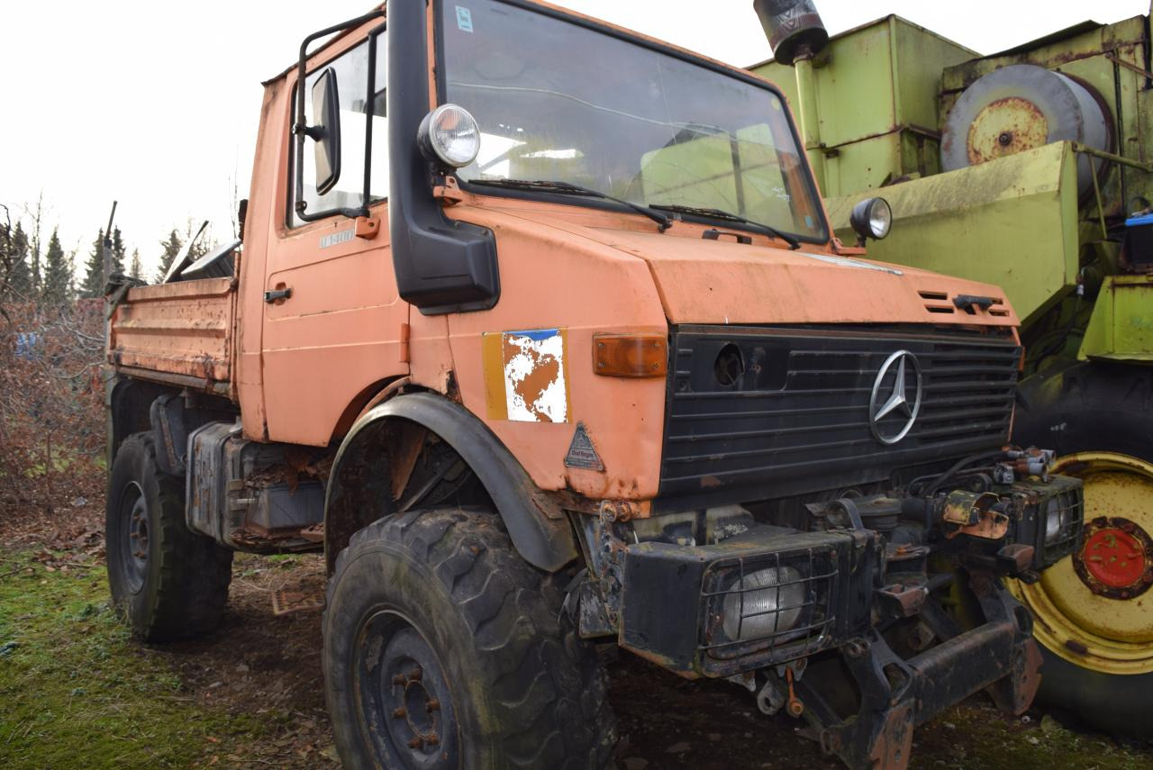 Mercedes-Benz Unimog U1200 - Traktor: 1 kép. Mercedes-Benz Unimog U1200 - Traktor: 1 kép.