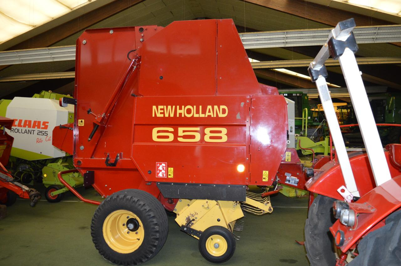 New Holland 658 - Bálázó: 1 kép. New Holland 658 - Bálázó: 1 kép.