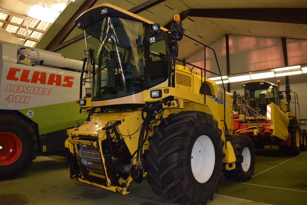 New Holland FX 40 - Önjáró szecskázógép: 2 kép. New Holland FX 40 - Önjáró szecskázógép: 2 kép.