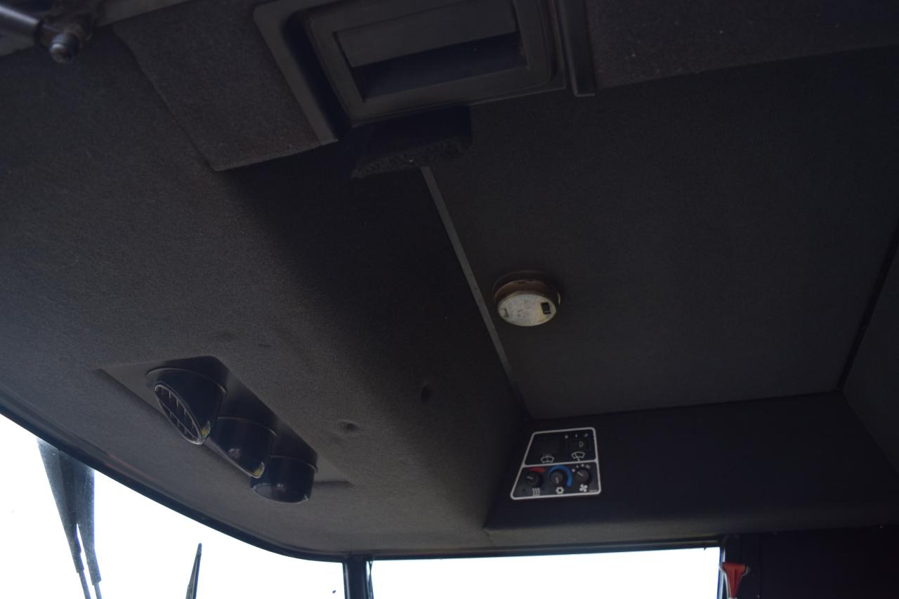 Kombájn New Holland TC 56: 9 kép.