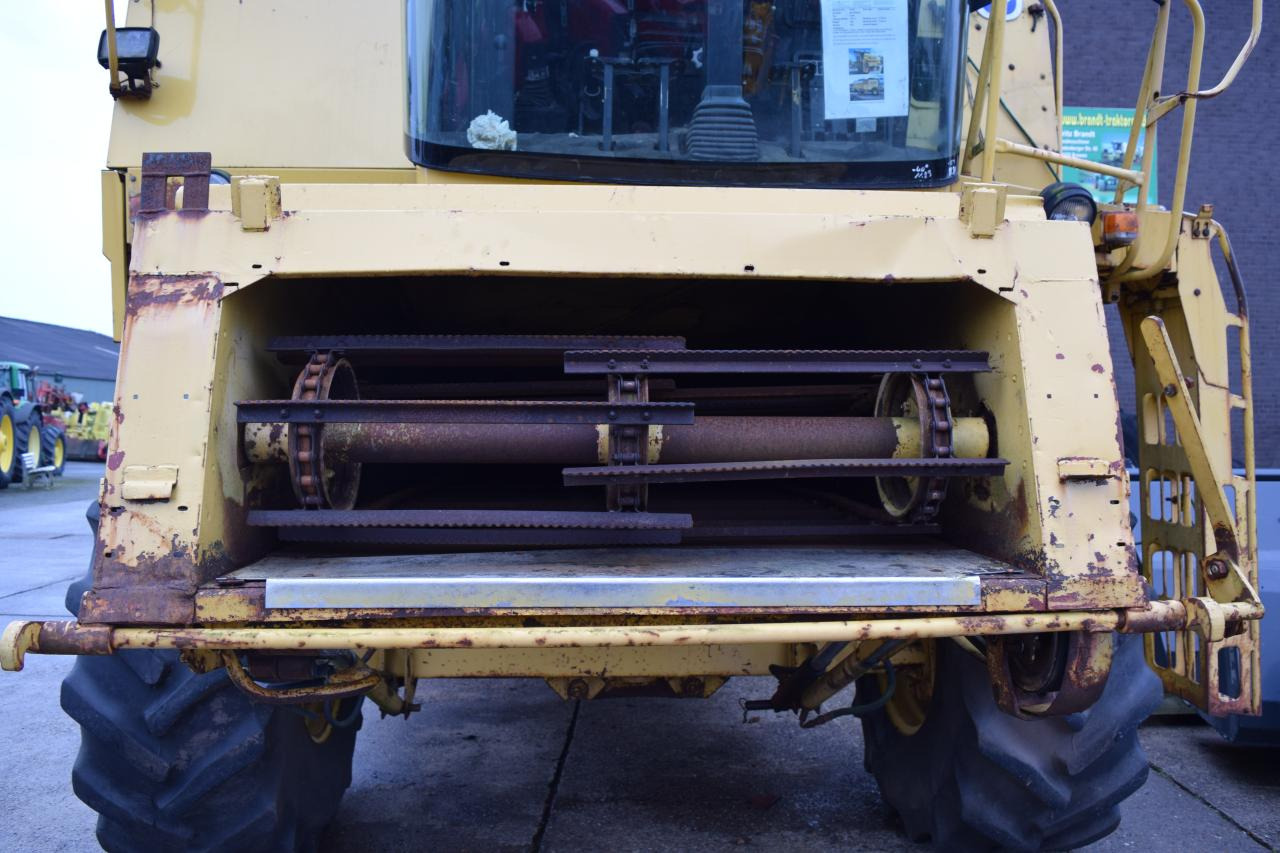 Kombájn New Holland TC 56: 7 kép.