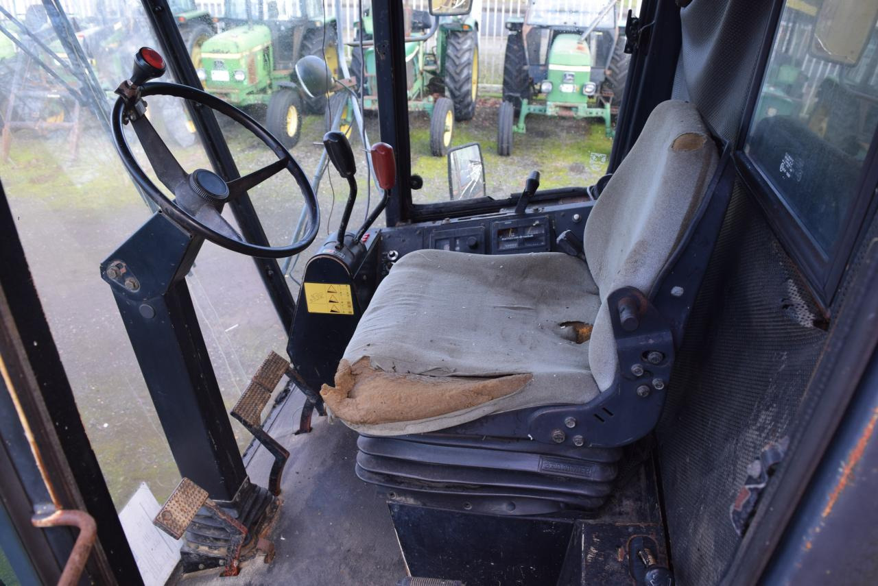 Kombájn New Holland TF 44: 6 kép.