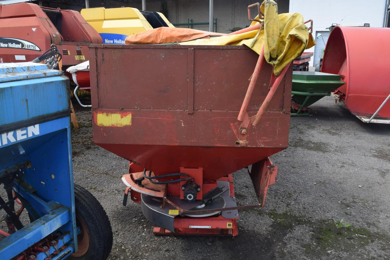 Rauch BETA 1100 - Műtrágyaszóró: 3 kép. Rauch BETA 1100 - Műtrágyaszóró: 3 kép.