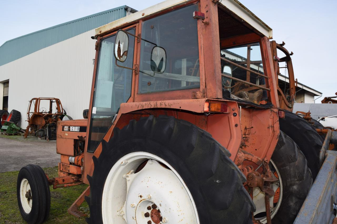 Renault 651 - Traktor: 4 kép. Renault 651 - Traktor: 4 kép.