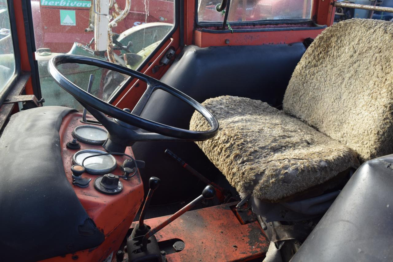 Renault 651 - Traktor: 4 kép. Renault 651 - Traktor: 4 kép.