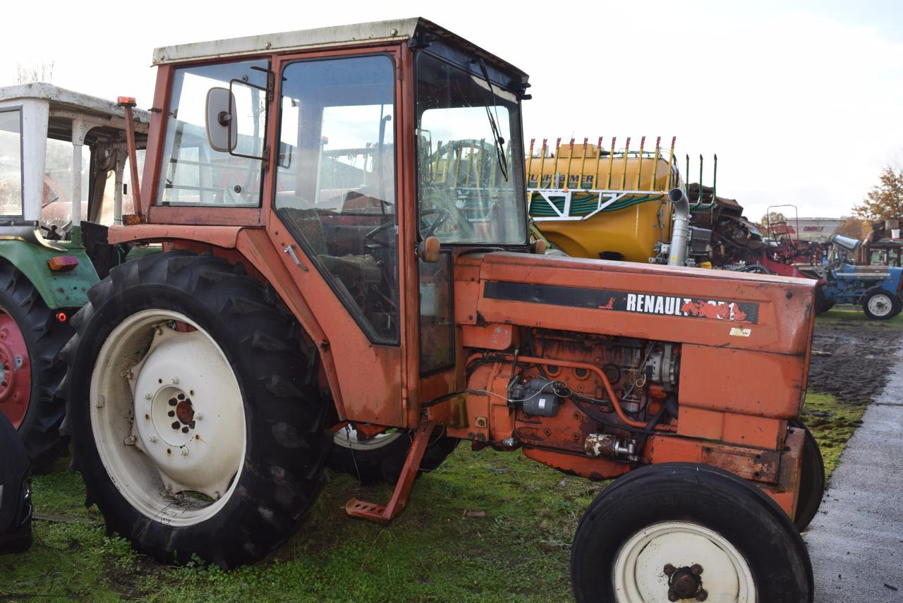 Renault 651 - Traktor: 2 kép. Renault 651 - Traktor: 2 kép.