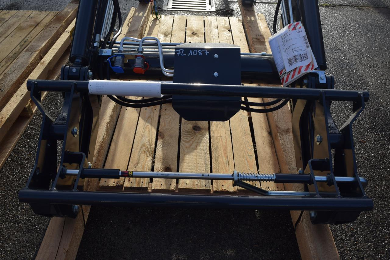 Stoll Solid 40-22 P - Homlokrakodó traktorhoz: 5 kép. Stoll Solid 40-22 P - Homlokrakodó traktorhoz: 5 kép.