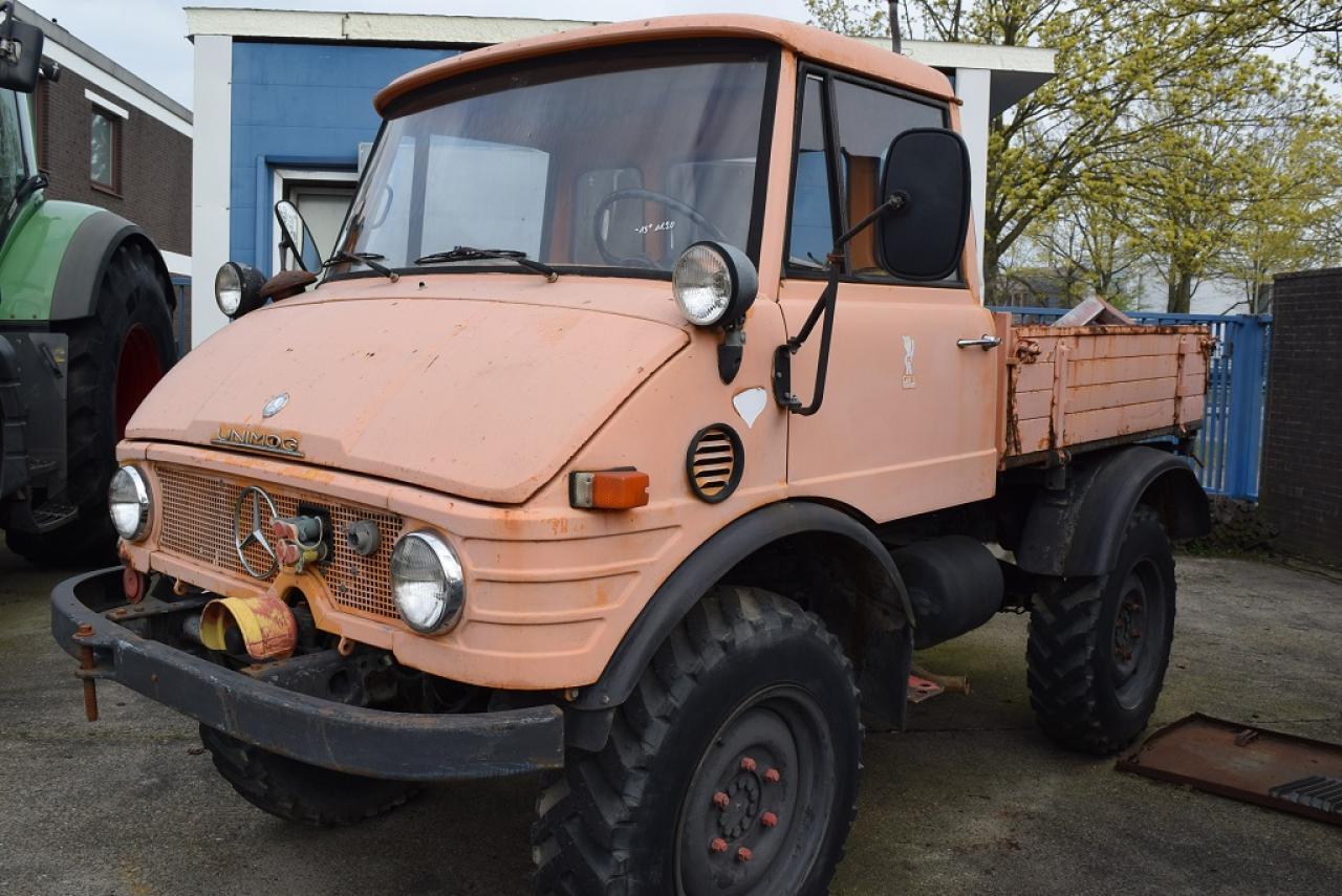 Mercedes-Benz Unimog U421 - Többcélú/ Speciális jármű: 2 kép. Mercedes-Benz Unimog U421 - Többcélú/ Speciális jármű: 2 kép.