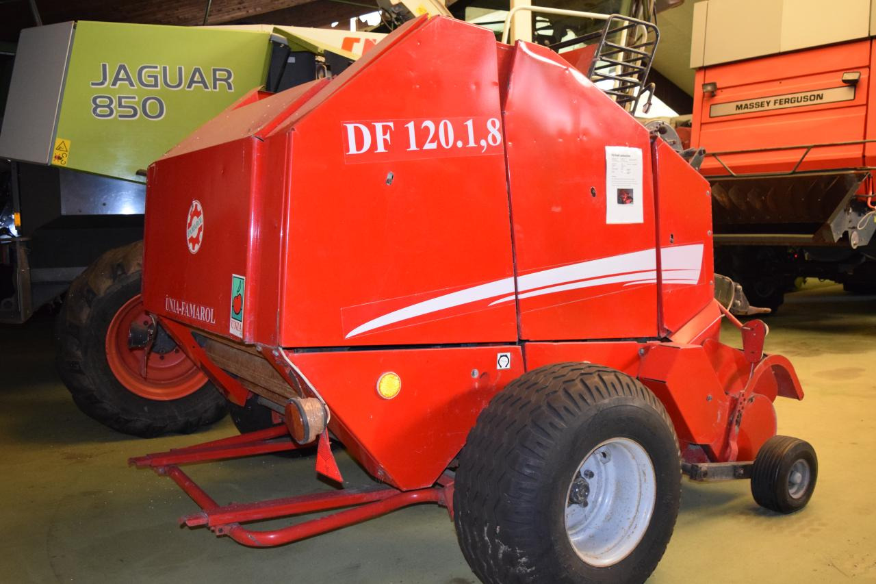 Unia DF 120.1.8 - Bálázó: 4 kép. Unia DF 120.1.8 - Bálázó: 4 kép.