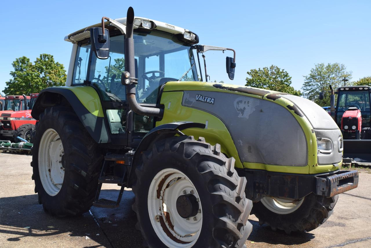 Valtra T120 - Traktor: 1 kép. Valtra T120 - Traktor: 1 kép.