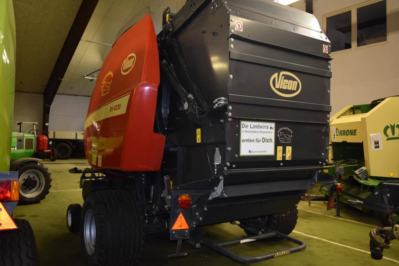 Vicon RV 4220 SC 14 - Bálázó: 4 kép. Vicon RV 4220 SC 14 - Bálázó: 4 kép.
