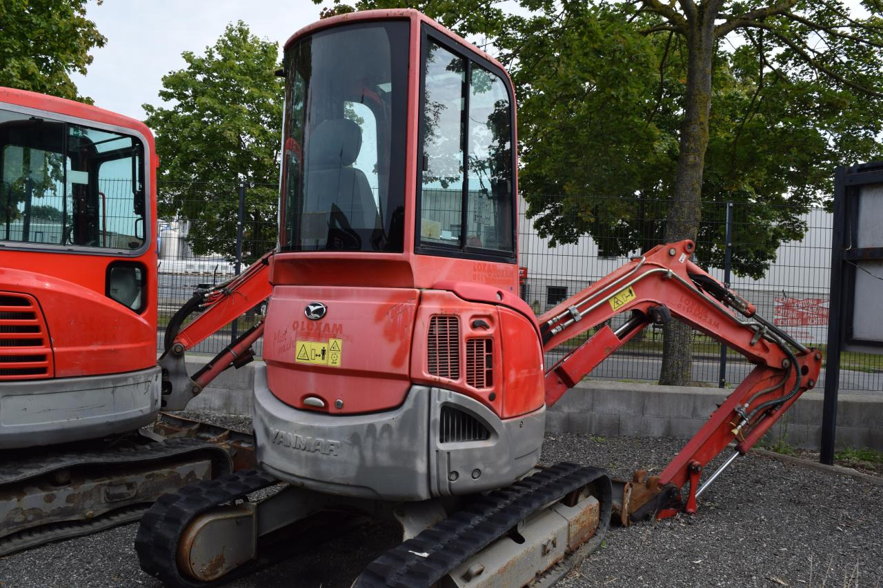 Yanmar VIO 25 - 4 - Minikotró: 3 kép. Yanmar VIO 25 - 4 - Minikotró: 3 kép.