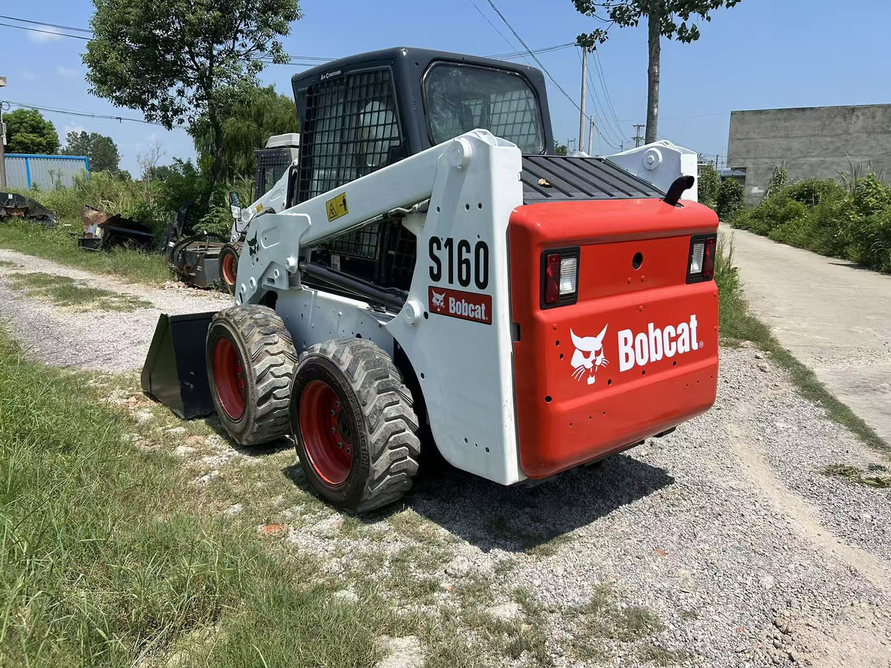 BOBCAT S160 - Mini homlokrakodó: 4 kép. BOBCAT S160 - Mini homlokrakodó: 4 kép.