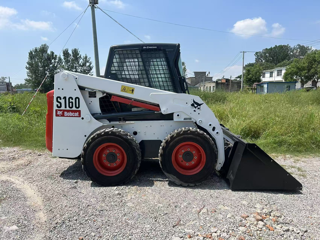 BOBCAT S160 - Mini homlokrakodó: 1 kép. BOBCAT S160 - Mini homlokrakodó: 1 kép.