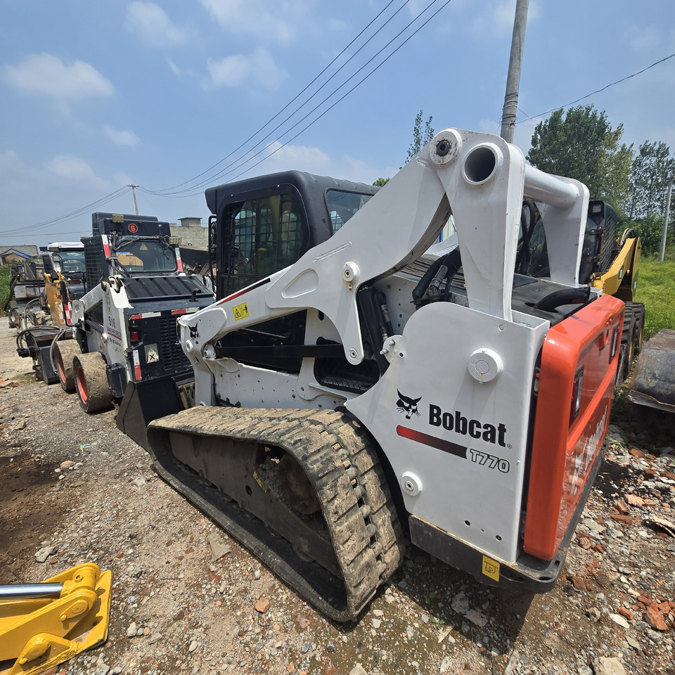 BOBCAT T770 - Mini homlokrakodó: 1 kép. BOBCAT T770 - Mini homlokrakodó: 1 kép.