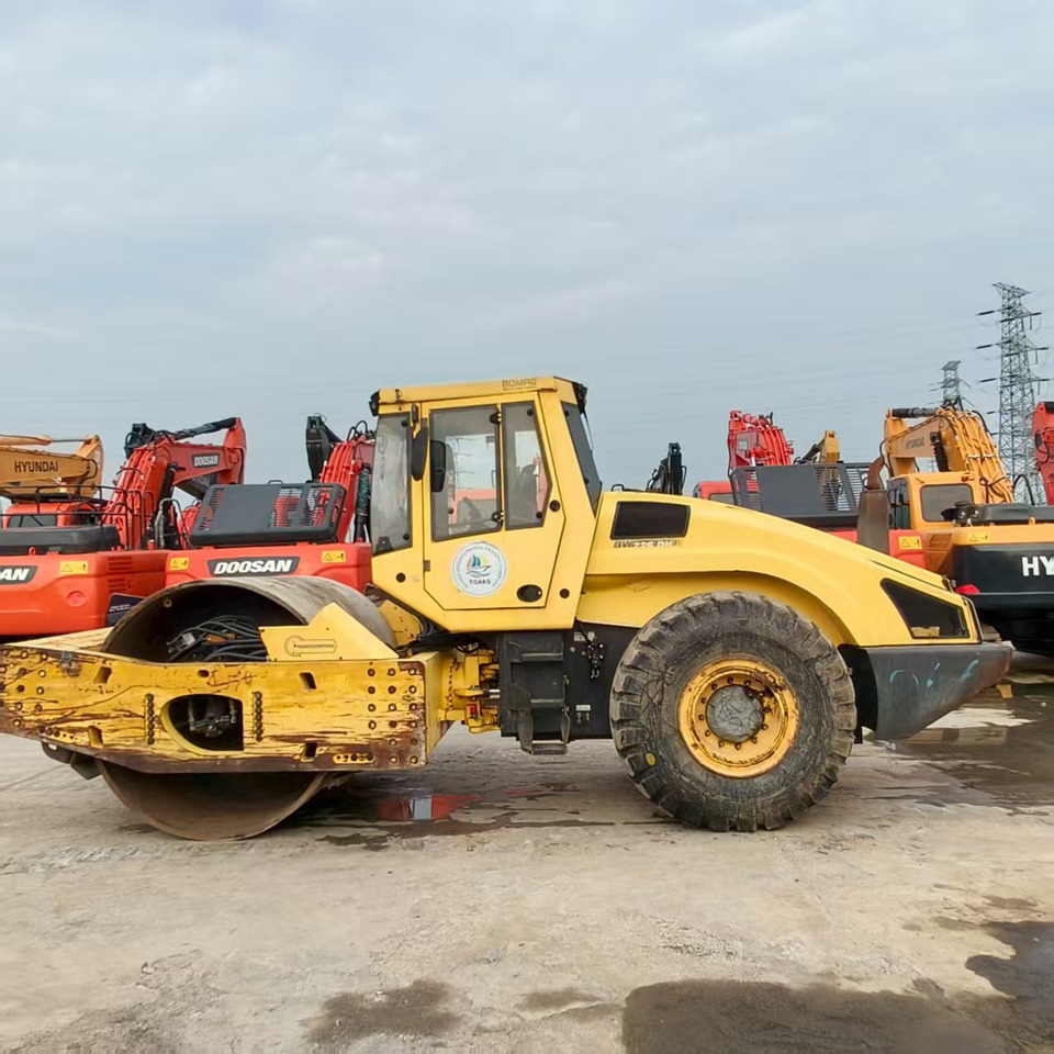 BOMAG BW226DH - Úthenger: 1 kép. BOMAG BW226DH - Úthenger: 1 kép.