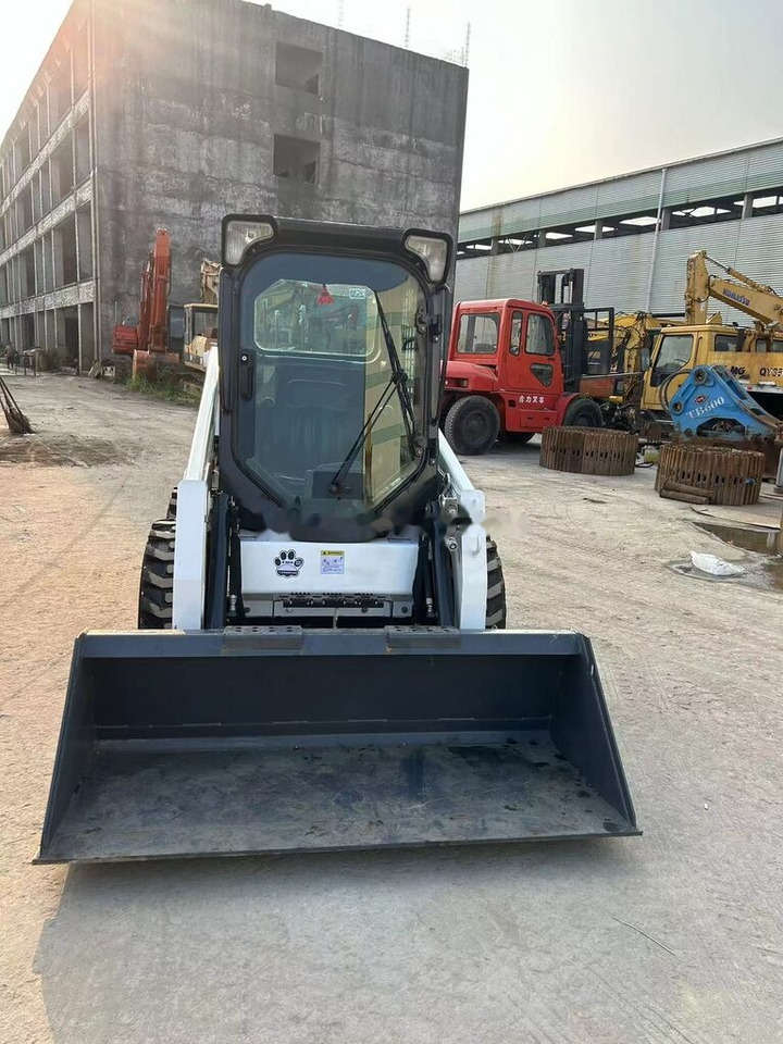 Mini homlokrakodó Bobcat S450: 9 kép.