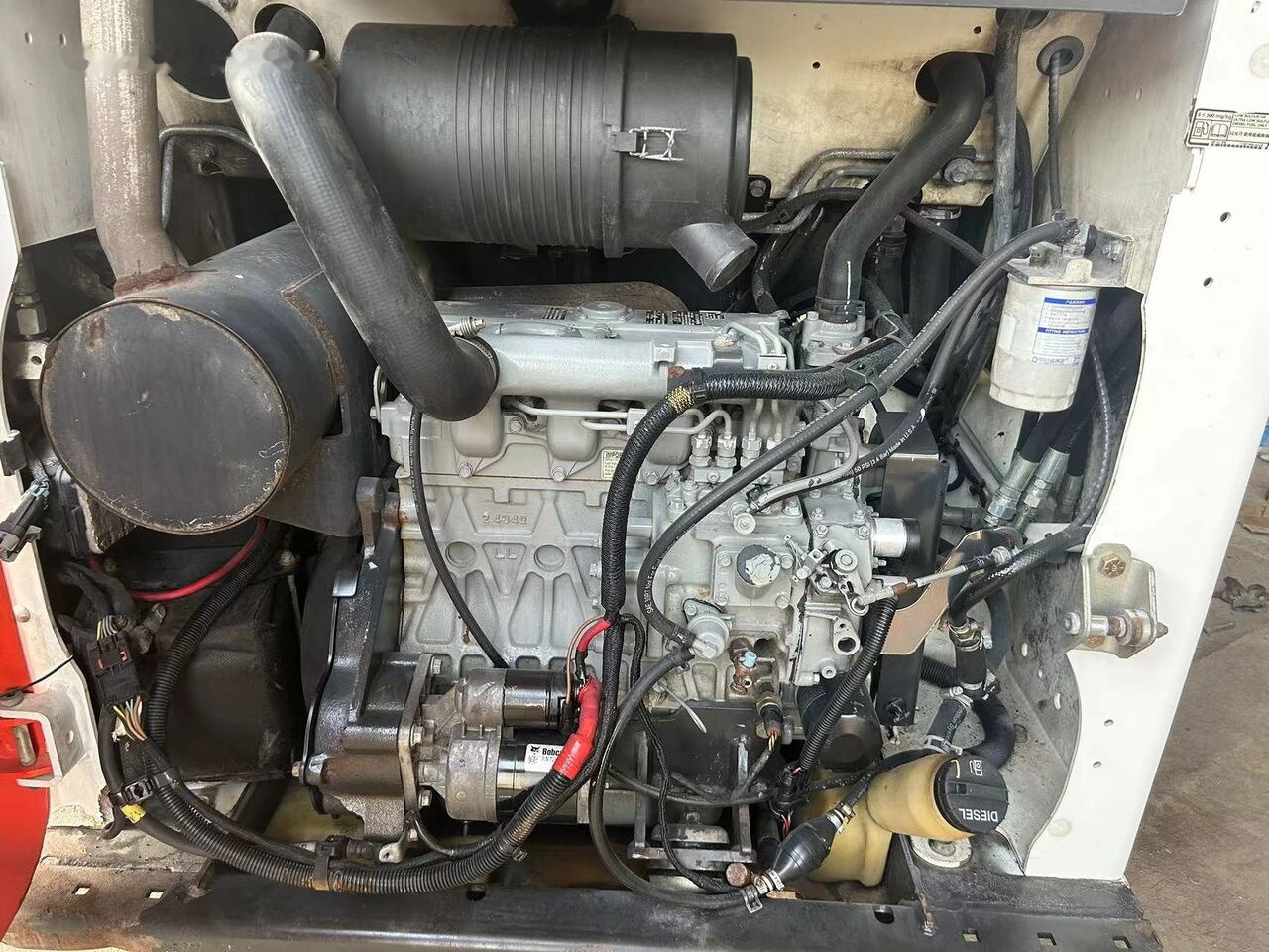 Mini homlokrakodó Bobcat S450: 7 kép.