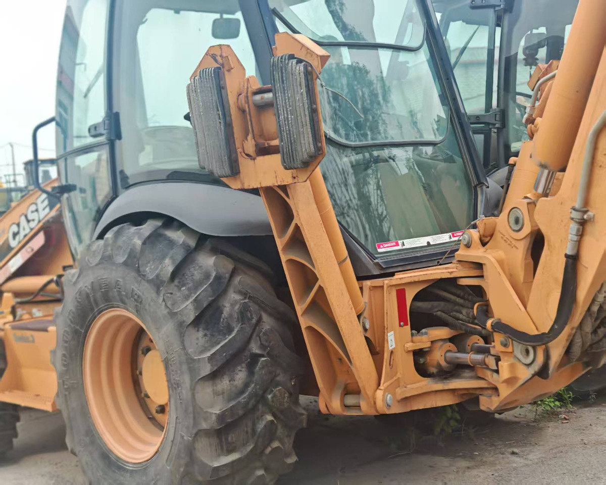 CASE 590 - Kotrórakodó: 4 kép. CASE 590 - Kotrórakodó: 4 kép.