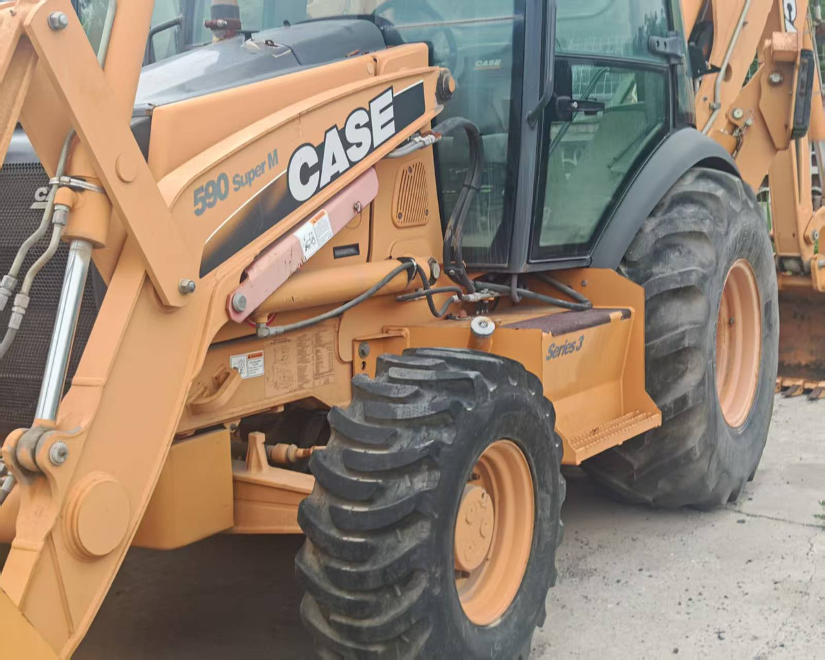 CASE 590 - Kotrórakodó: 5 kép. CASE 590 - Kotrórakodó: 5 kép.