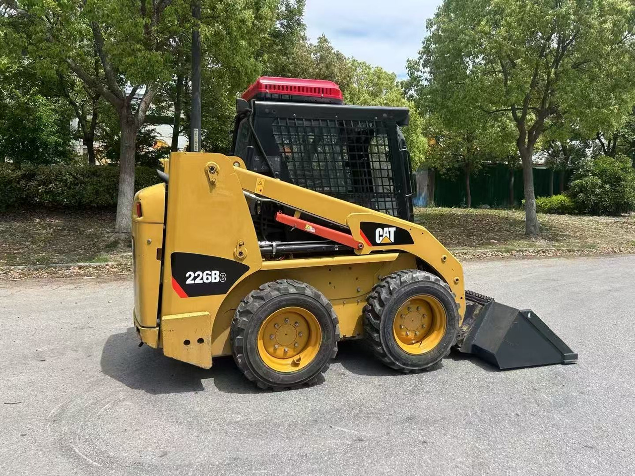 CAT 226B3 - Mini homlokrakodó: 1 kép. CAT 226B3 - Mini homlokrakodó: 1 kép.