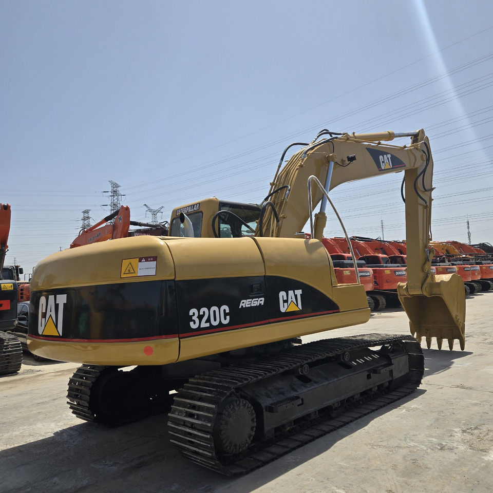 CAT 320C - Lánctalpas kotró: 4 kép. CAT 320C - Lánctalpas kotró: 4 kép.