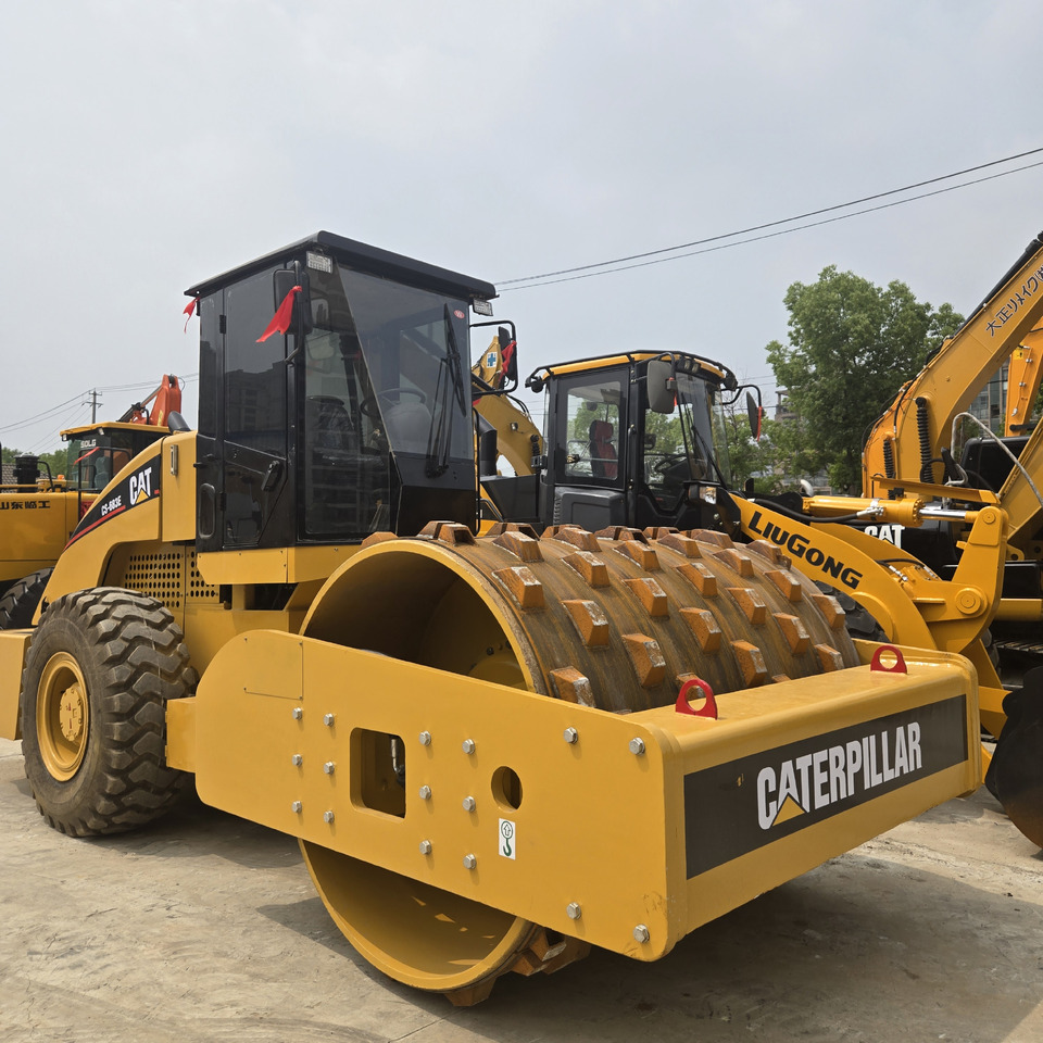 CAT CS683E - Talajtömörítő: 2 kép. CAT CS683E - Talajtömörítő: 2 kép.