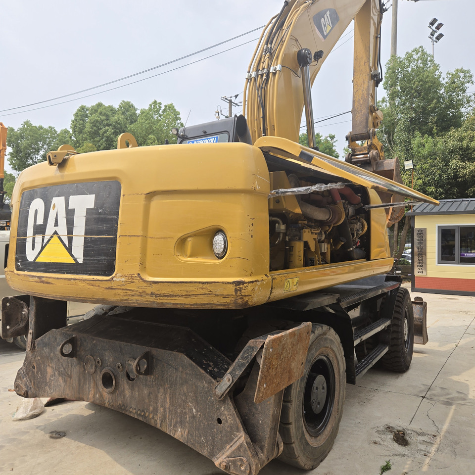 CAT M320D2 - Gumikerekes kotró: 4 kép. CAT M320D2 - Gumikerekes kotró: 4 kép.