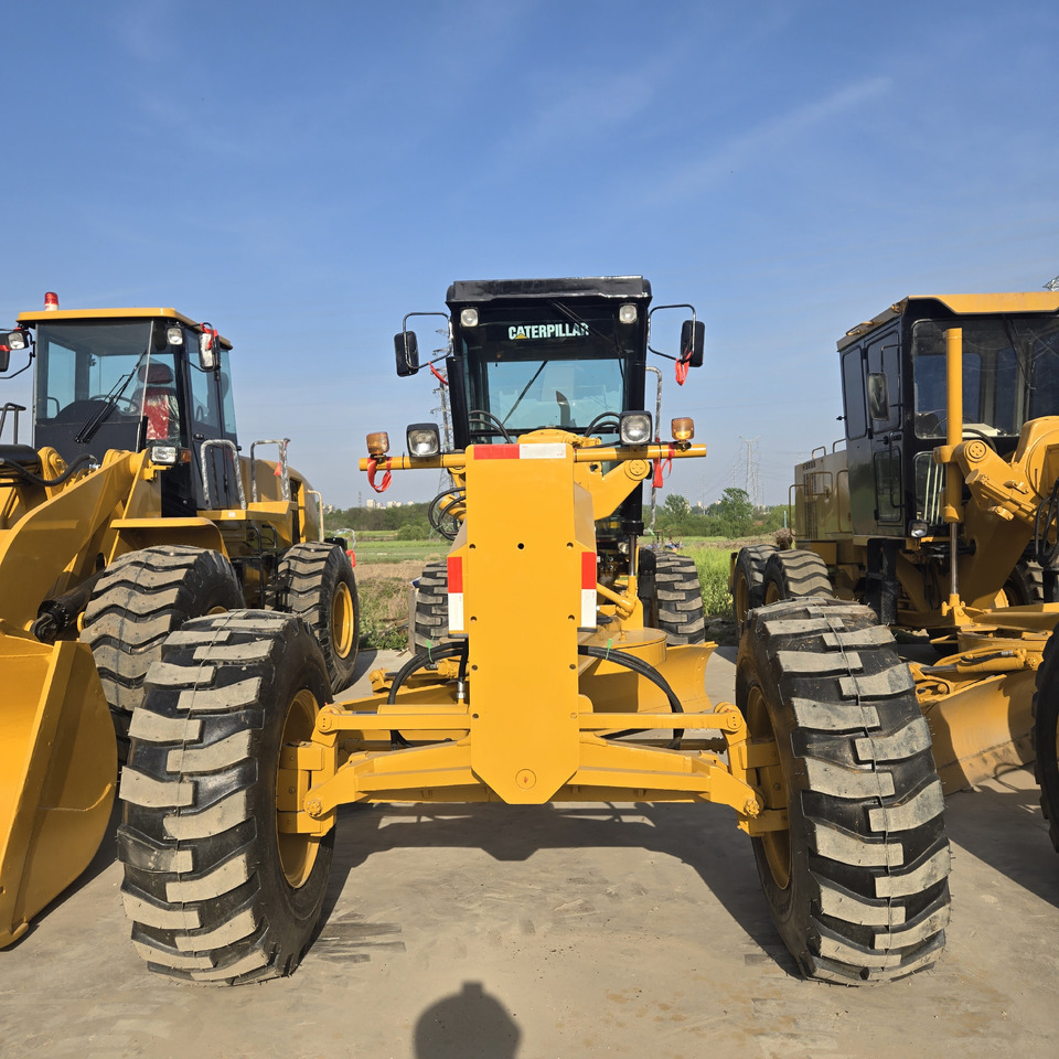CATERPILLAR 140K - Gréder: 2 kép. CATERPILLAR 140K - Gréder: 2 kép.