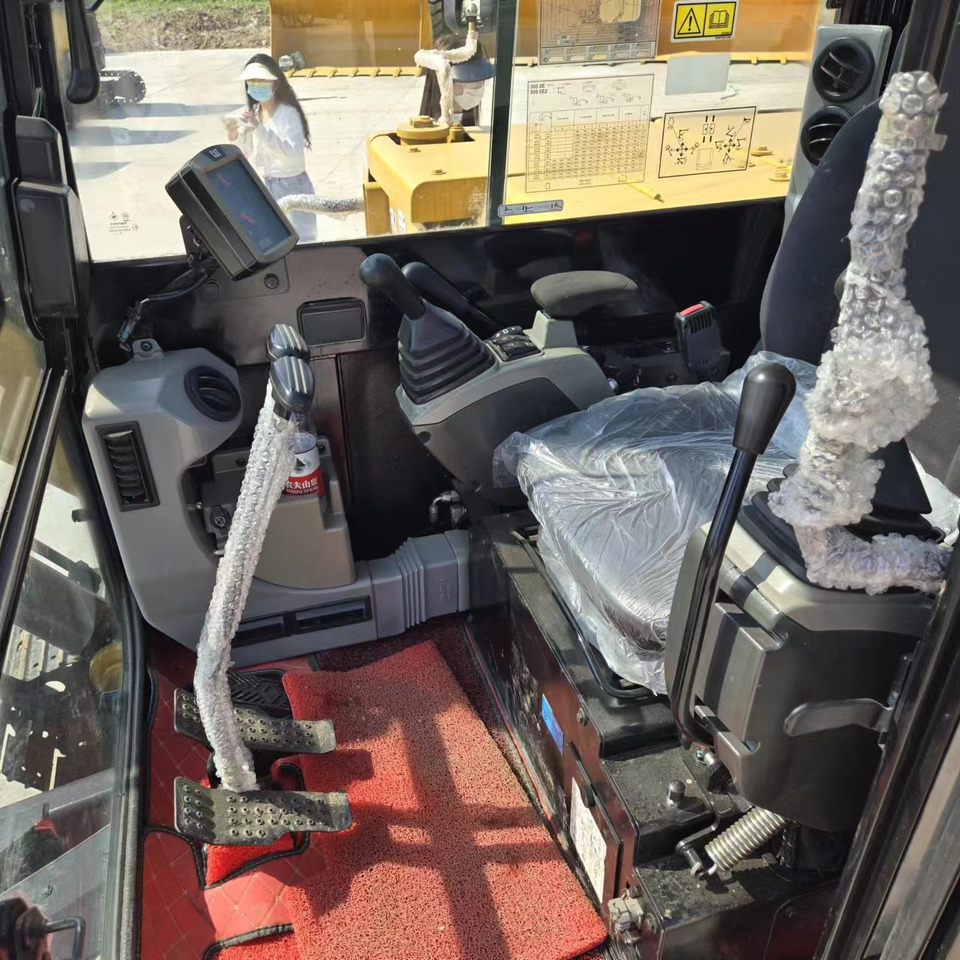 CATERPILLAR 305.5E2 - Minikotró: 5 kép. CATERPILLAR 305.5E2 - Minikotró: 5 kép.