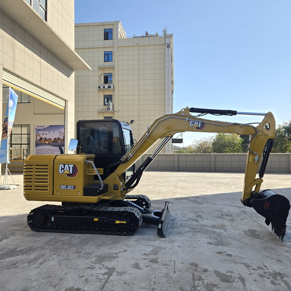 CATERPILLAR 305.5E2 - Minikotró: 4 kép. CATERPILLAR 305.5E2 - Minikotró: 4 kép.